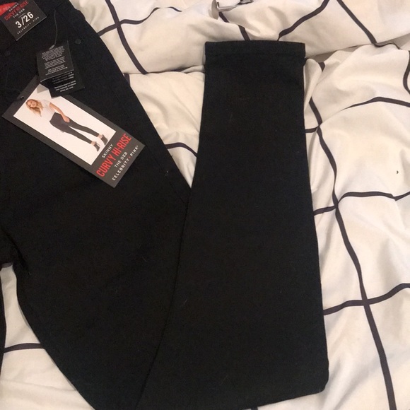 Celebrity Pink Curvy Hi-Rise “The Deb” Black Jeans! Beautiful and Sexy looking! - Picture 5 of 7